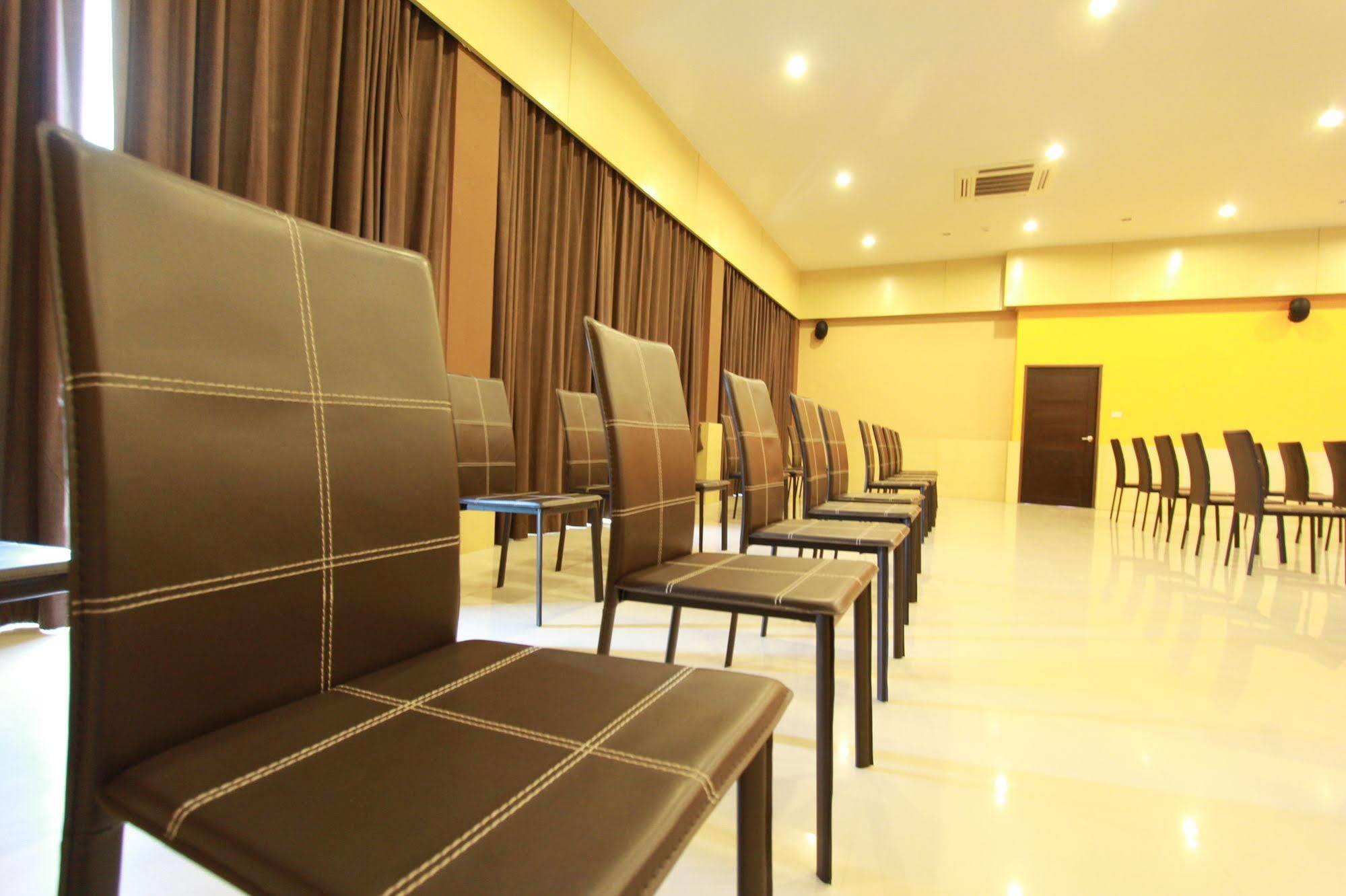 Trendy Hotel Nakhon Pathom Exterior photo